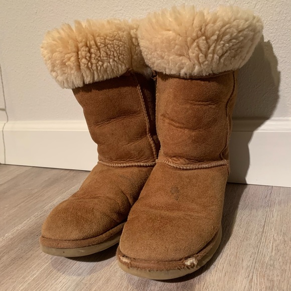 Tall tan UGG boots. Size 8. - Picture 1 of 6